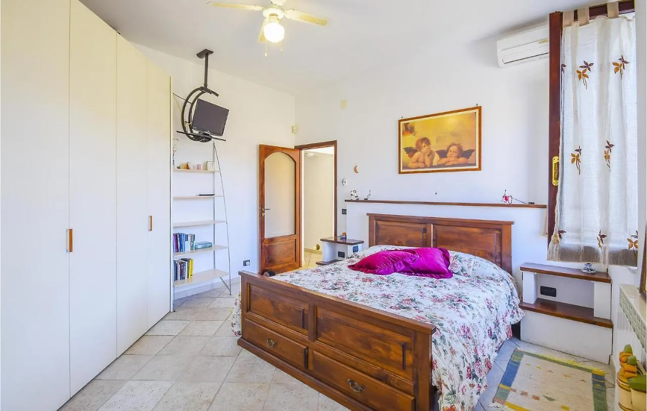 2 Bedroom Awesome Home In Vado Ligure Holiday home
